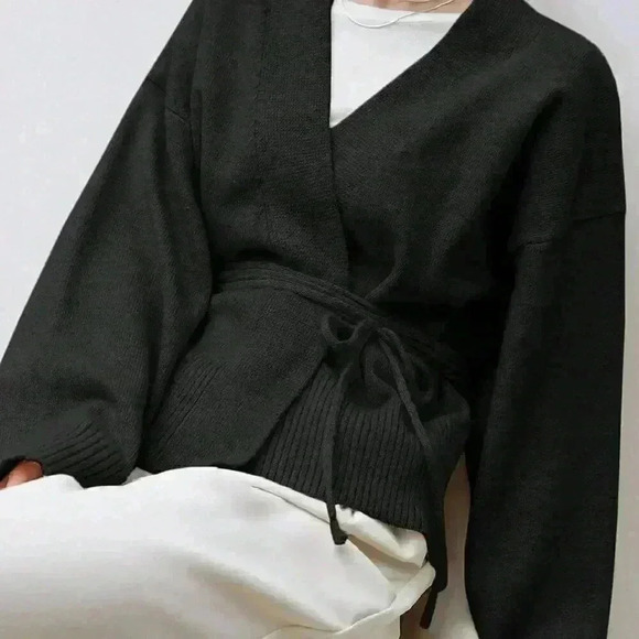 Black Casual Women's Drop Shoulder Belted Cardigan - Picture 3 of 5